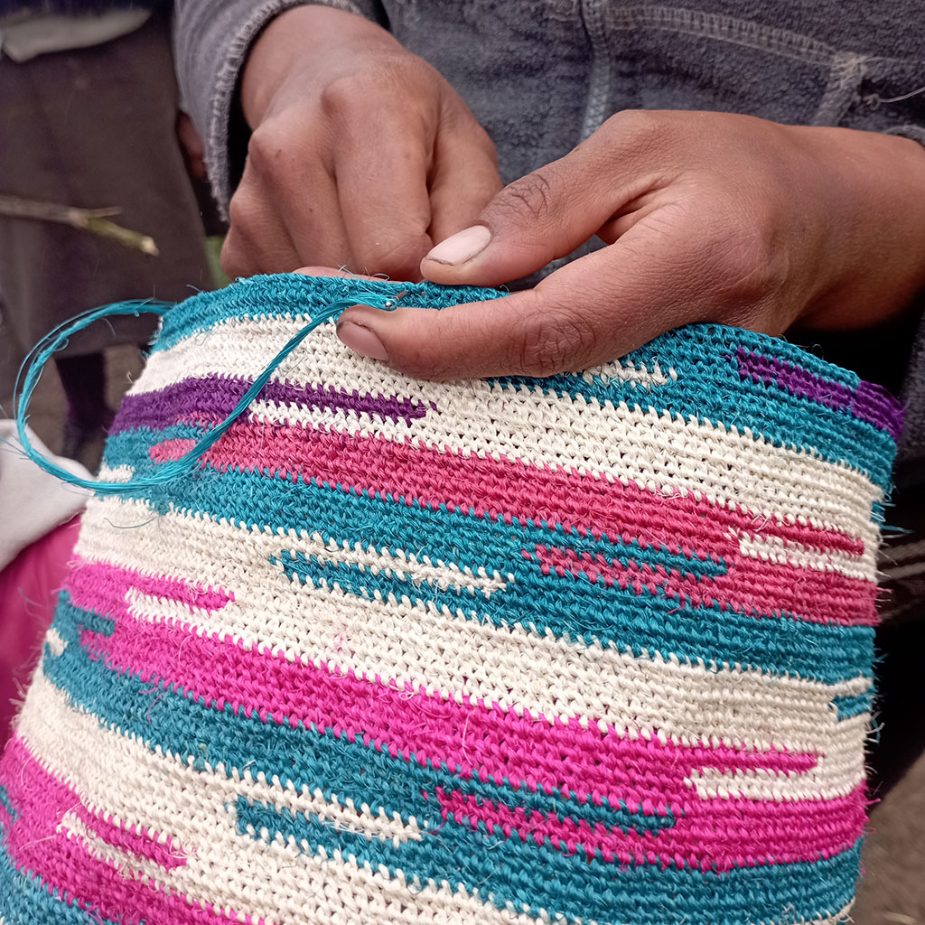 El bolso shigra parte de la tradición de Ecuador PIMKAY